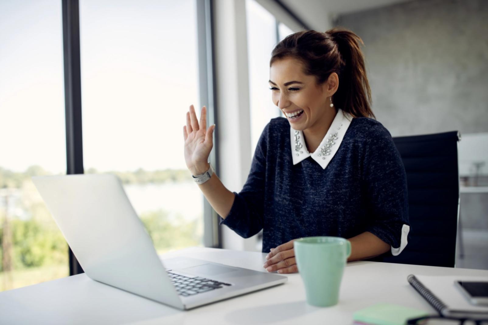 Tavenorarivo Team bei der gemeinsamen Arbeit an Finanzlösungen